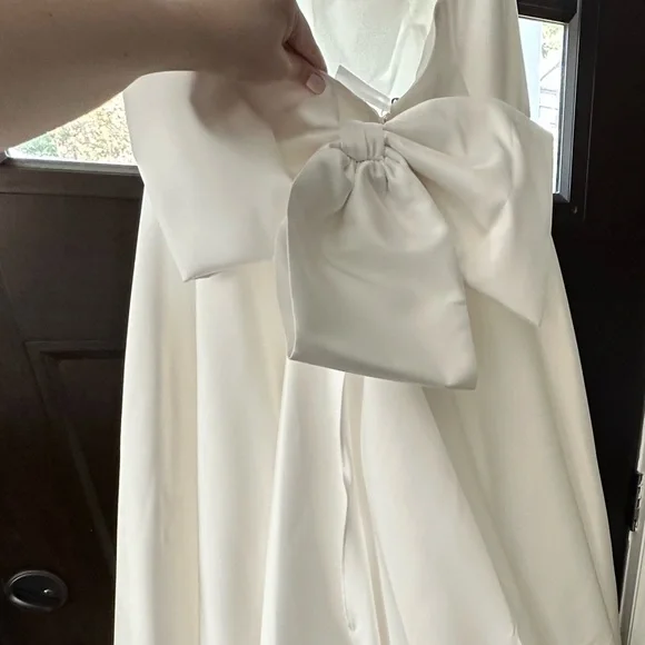 White Off-Shoulder Puff Sleeve Wedding Gown - Picture 11 of 13